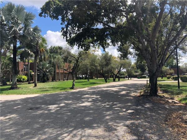 Village At Lake Pine, 895 SW 120th Way, Davie, Florida 33325, image 2