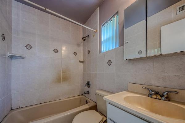 Central Oakland Park, 684 NE 35th St, Oakland Park, Florida 33334, image 1