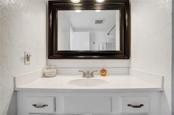 Fort Lauderdale Yacht & Beach Club, 341 N Birch Rd #317, Fort Lauderdale, Florida 33304, image 1