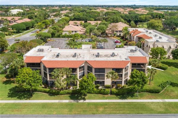 Lakeside Of Banyan Springs, 10110 Cedar Point Blvd #301, Boynton Beach, Florida 33437, image 2