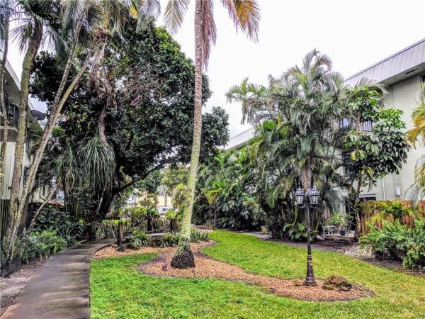 The Racquet Club, 805 W Oakland Park Blvd #E12, Oakland Park, Florida 33311, image 1