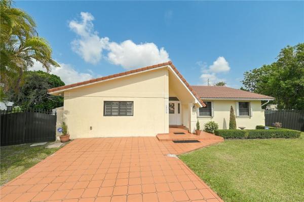 Calusa Manor, 10416 SW 127th Pl, The Crossings, Florida 33186, image 2
