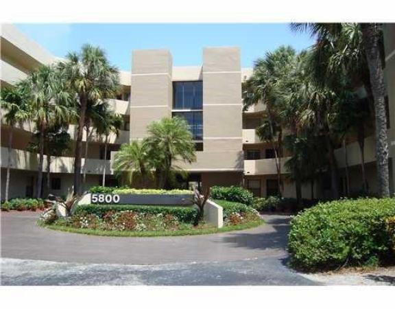 Camino Real Village, 5800 Camino Del Sol #205, Boca Raton, Florida 33433, image 3