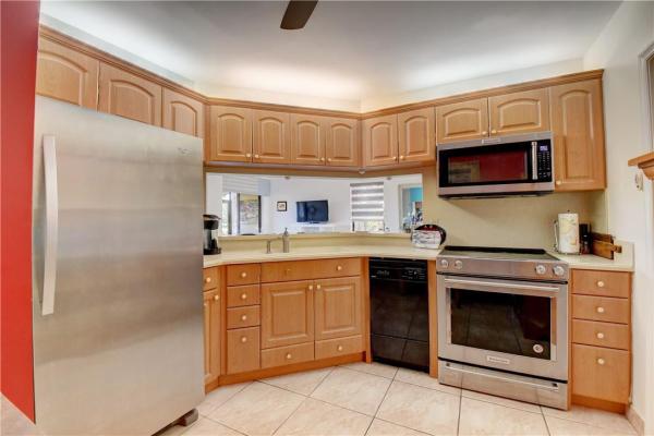 South Lake At Dos Lagos, 22 Via De Casas Sur #104, Boynton Beach, Florida 33426, image 1