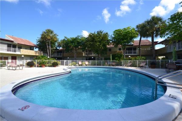 Monaco Gardens, 860 SE 6th Ave #312, Deerfield Beach, Florida 33441, image 2