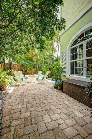 Mallory Square, 2626 NE 9th Ave #1, Wilton Manors, Florida 33334, image 1