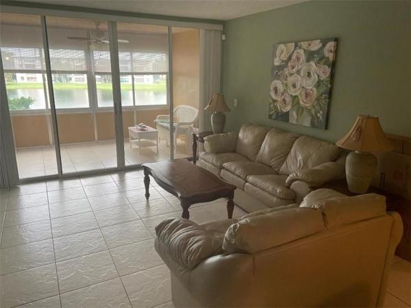Poinciana Place Of Pine Island Ridge, 9430 Poinciana Pl #302, Davie, Florida 33324, image 2