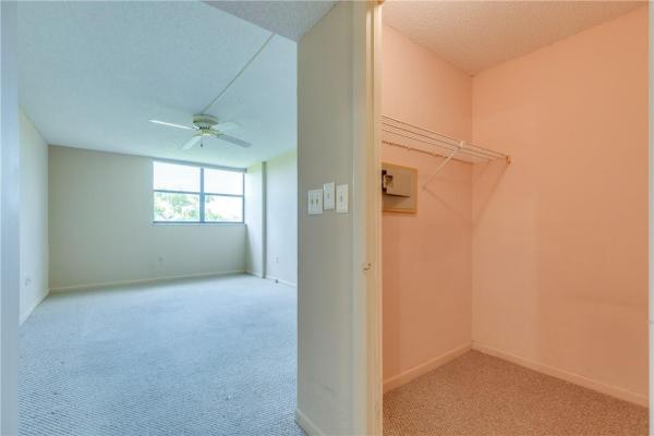 Chantilly, 900 NE 195th St #314, Ives Estates, Florida 33179, image 2