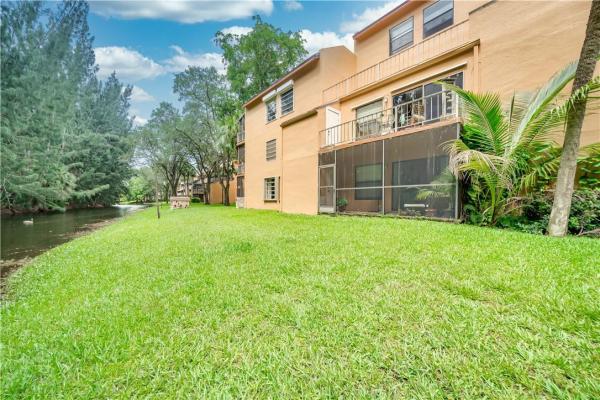 Lago West, 430 Commodore Dr #102, Plantation, Florida 33325, image 2