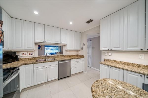 Vineyards Of Plantation, 9008 Vineyard Lake Dr, Plantation, Florida 33324, image 3