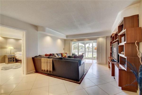 Newth Gardens, 1001 E Camino Real, Boca Raton, Florida 33432, image 2