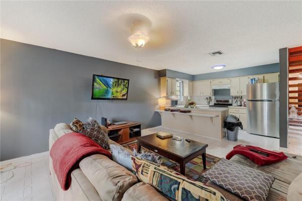 Country Squire, 178 NE 6th Ct, Dania Beach, Florida 33004, image 2