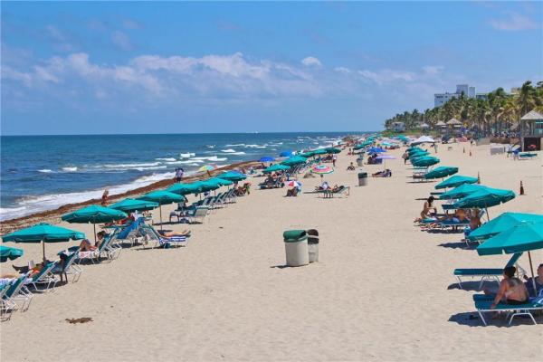 Lyndhurst, 2064 Lyndhurst N, Deerfield Beach, Florida 33442, image 3
