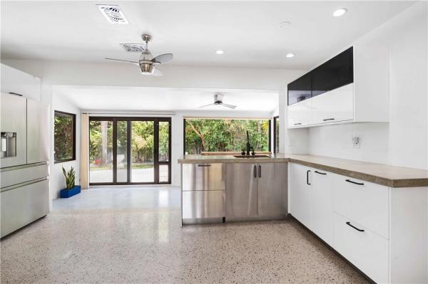 Tropical Manors, 533 NE 27th Dr, Wilton Manors, Florida 33334, image 3