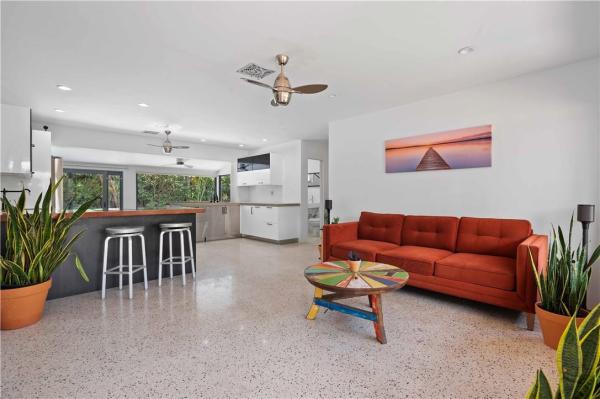 Tropical Manors, 533 NE 27th Dr, Wilton Manors, Florida 33334, image 2