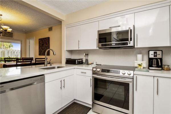 The Provinces Of Pierpointe At Pembroke Lakes, 11403 NW 10th St, Pembroke Pines, Florida 33026, image 3