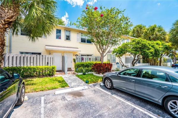 Lakebridge Townhomes, 147 SW 3rd St, Pompano Beach, Florida 33060, image 3