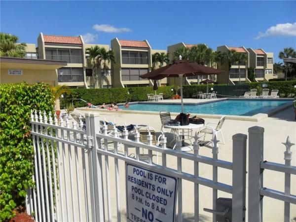 Racquet Club At Bonaventure, 220 Lakeview Dr #211, Weston, Florida 33326, image 1