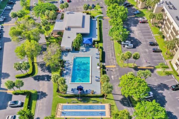 The Palms Of Deer Creek, 2430 Deer Creek Country Club Blvd #303-2, Deerfield Beach, Florida 33442, image 2