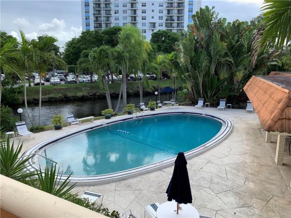 Manor Grove Village, 140 NE 19th Ct #211E, Wilton Manors, Florida 33305, image 2