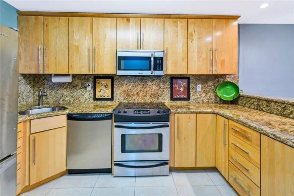 Barclay Square, 2841 NE 33rd Ct #206, Fort Lauderdale, Florida 33306, image 1