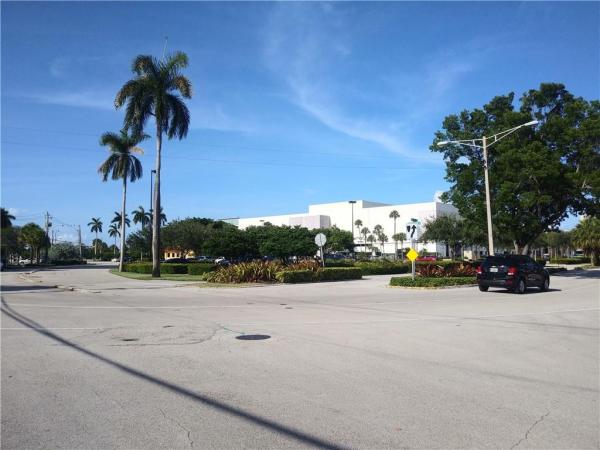 Middle River Villas, 815 Middle River Dr #205, Fort Lauderdale, Florida 33304, image 2