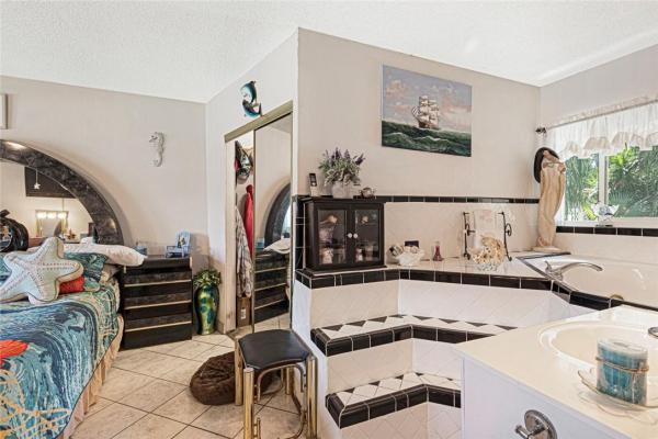 North Andrews Gardens, 260 NE 42nd Ct, Oakland Park, Florida 33334, image 1