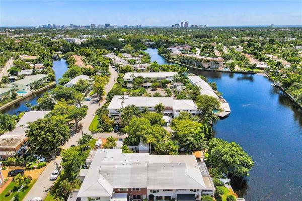 Townhouse Isles, 7 Hathaway Ln, Wilton Manors, Florida 33305, image 2