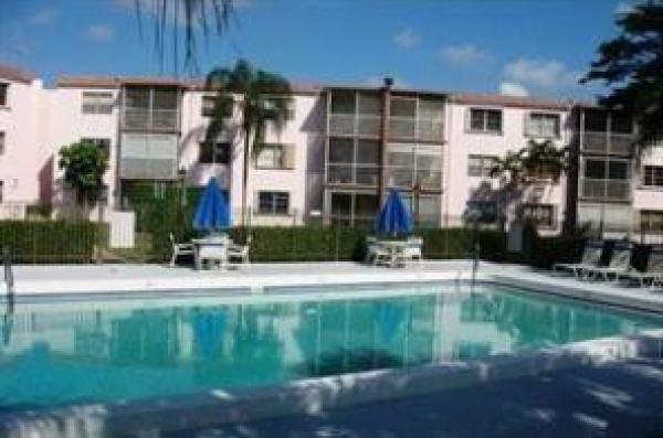 Heritage Circle, 4354 NW 9th Ave #14-1E, Deerfield Beach, Florida 33064, image 2