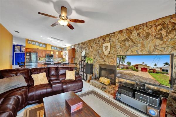 Waterview Isles, 2627 Coolidge St, Hollywood, Florida 33020, image 2