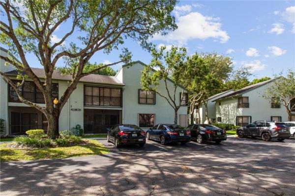 Karanda Village 4, 3935 Carambola Cir N #2905, Coconut Creek, Florida 33066, image 1