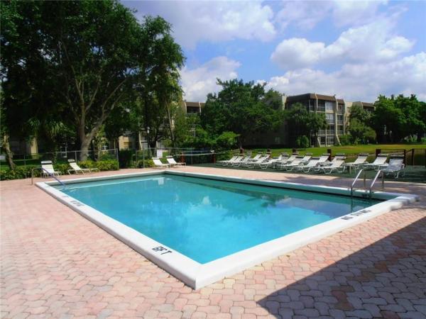 Lagoon Place, 9230 Lagoon Pl #306, Davie, Florida 33324, image 3