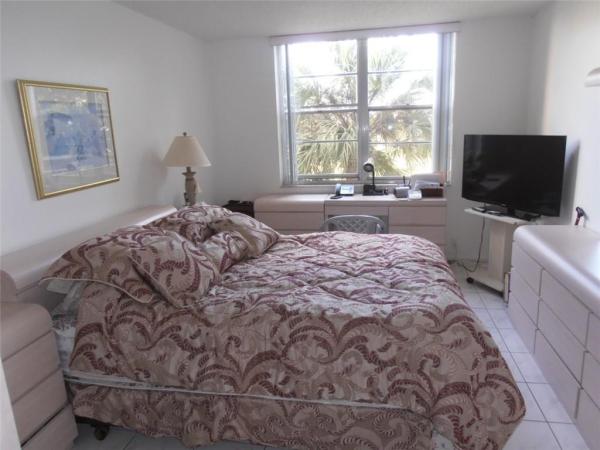 Lagoon Place, 9230 Lagoon Pl #306, Davie, Florida 33324, image 2