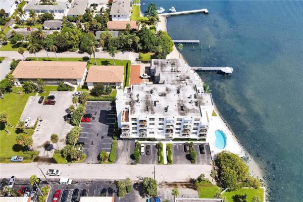 Croton Harbor, 301 Croton Ave #201, Lantana, Florida 33462, image 1