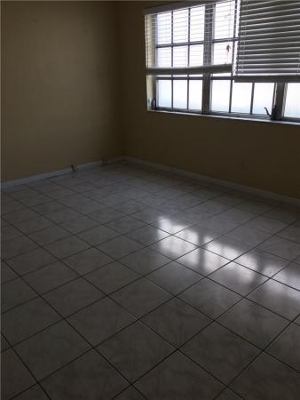Town & Country, 1431 S 14th Ave #112, Hollywood, Florida 33020, image 2