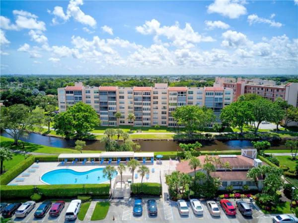 Huntington Lakes 1, 14425 Strathmore Ln #306, Delray Beach, Florida 33446, image 2