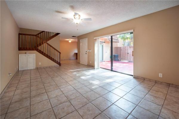 Camelot Gardens, 2595 Lakeview Ct, Cooper City, Florida 33026, image 3
