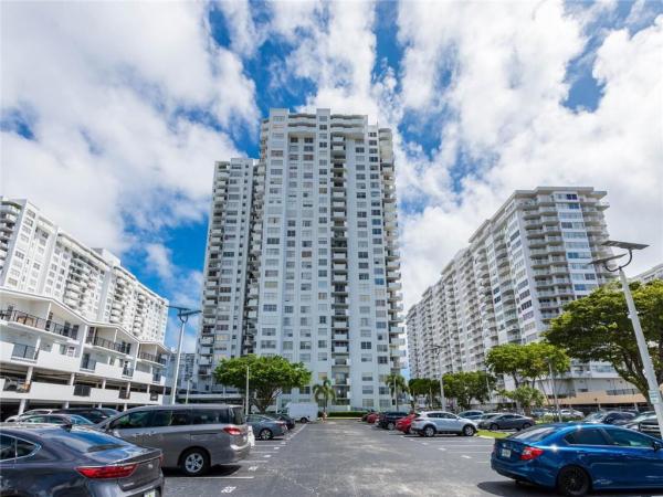 Commodore Plaza Tower, 2750 NE 183rd St #PH-01, Aventura, Florida 33160, image 3