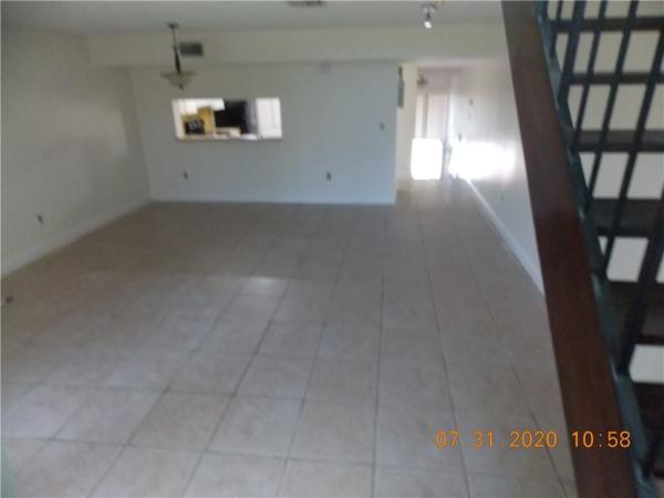Indian Summer Village, 371 W Park Dr #12, Fountainebleau, Florida 33172, image 2