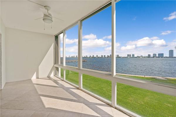 Wilshire North, 2936 Lake Shore Dr #206, Riviera Beach, Florida 33404, image 2
