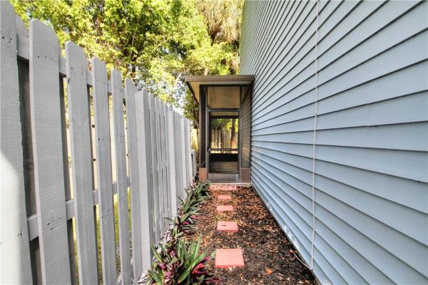 Lakebridge Townhomes, 181 SW 3rd St, Pompano Beach, Florida 33060, image 2