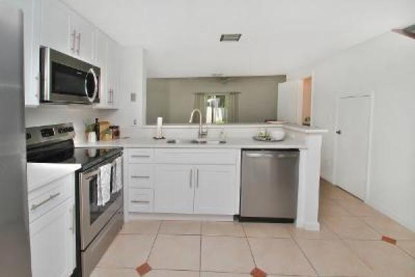 Lakebridge Townhomes, 181 SW 3rd St, Pompano Beach, Florida 33060, image 3