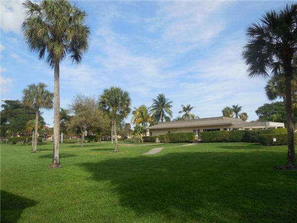 Hidden Woods Of Deer Creek, 195 Deer Creek Blvd #806, Deerfield Beach, Florida 33442, image 3