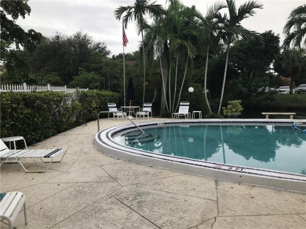 Manor Grove Village, 119 NE 19th Ct #210G, Wilton Manors, Florida 33305, image 2