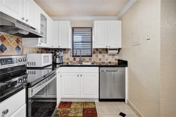 The Palms Of Deer Creek, 2410 Deer Creek Country Club Blvd #310-E, Deerfield Beach, Florida 33442, image 2