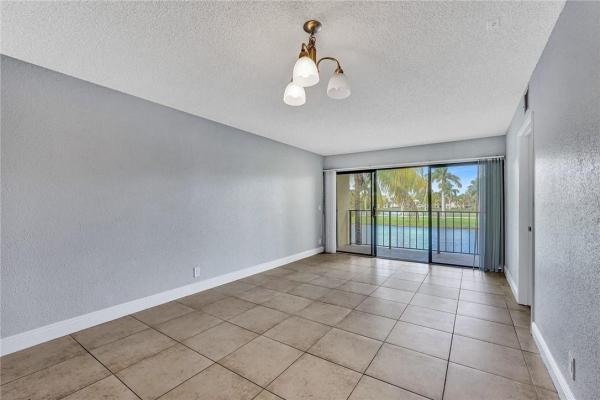 Palm Beach Grande, 1525 Lake Crystal Dr #G, West Palm Beach, Florida 33411, image 2