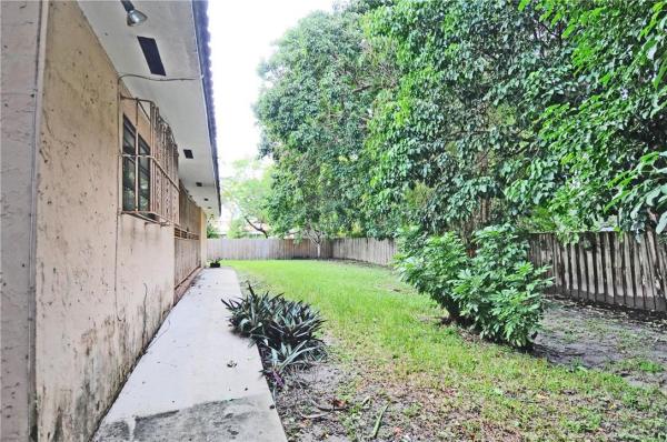 14334 NE 2nd Pl, Golden Glades, Florida 33161, image 3