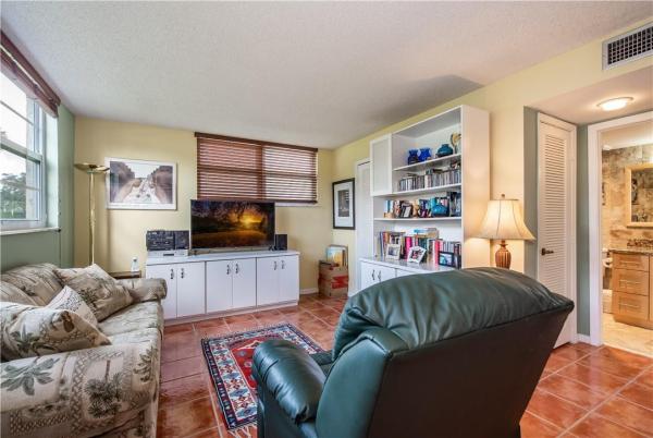 Hollybrook Golf & Tennis Club, 820 S Hollybrook Dr #101, Pembroke Pines, Florida 33025, image 1