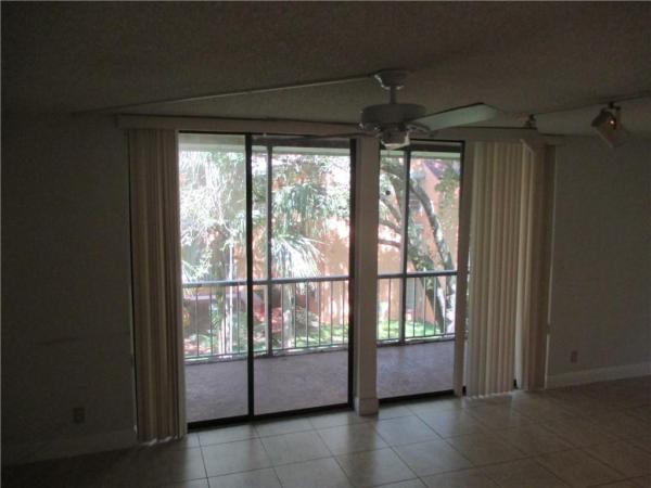 Lago West, 400 Commodore Dr #308, Plantation, Florida 33325, image 3