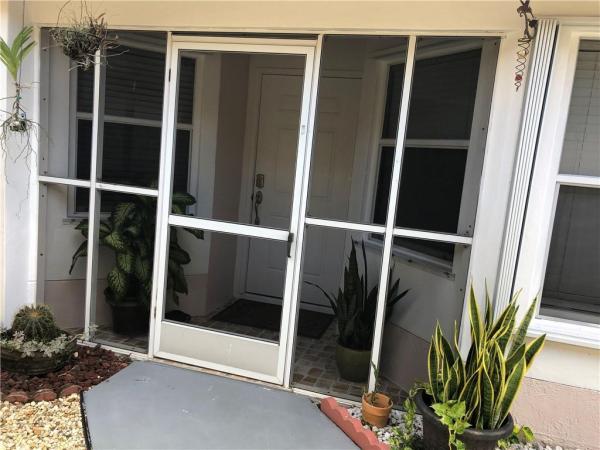 Hunter Glen, 1348 W Glen Oak Rd, North Lauderdale, Florida 33068, image 2